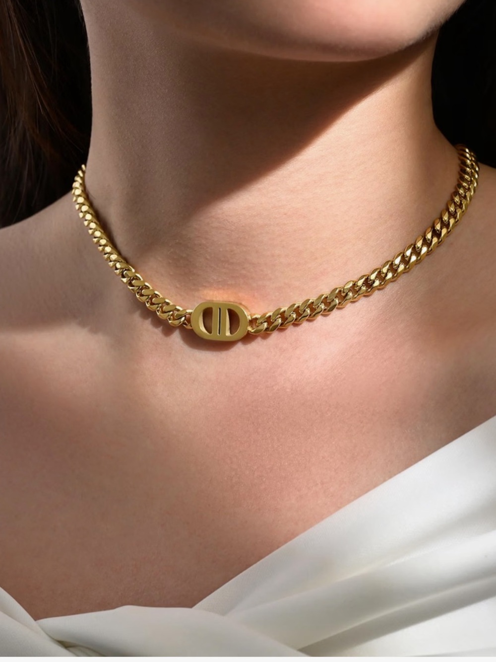 Diors gold chain necklace choker cd
